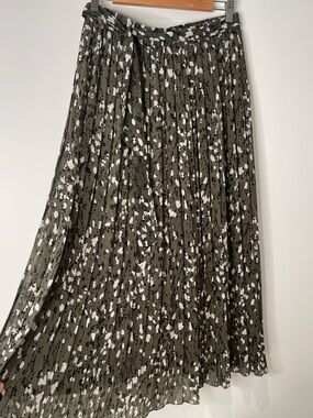 JOIE Pleated Flowy Midi Skirt Stretch Waist Khaki Black White Size M